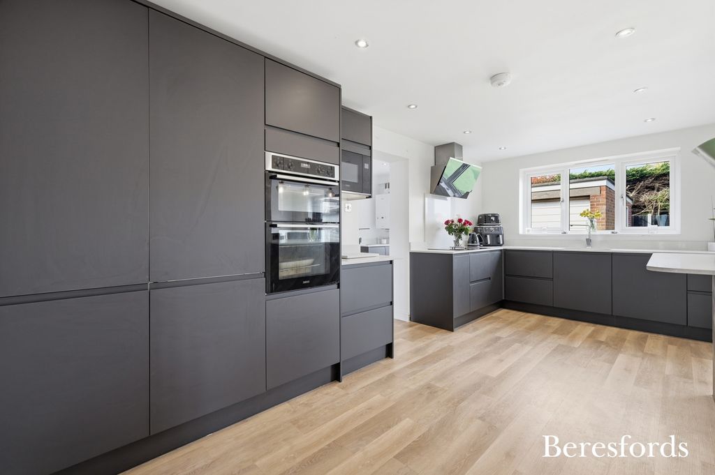 Property photo 3 of 27 Picture No. 25