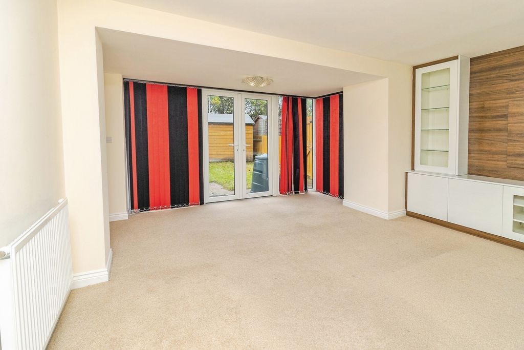 Property photo 2 of 17 Photo