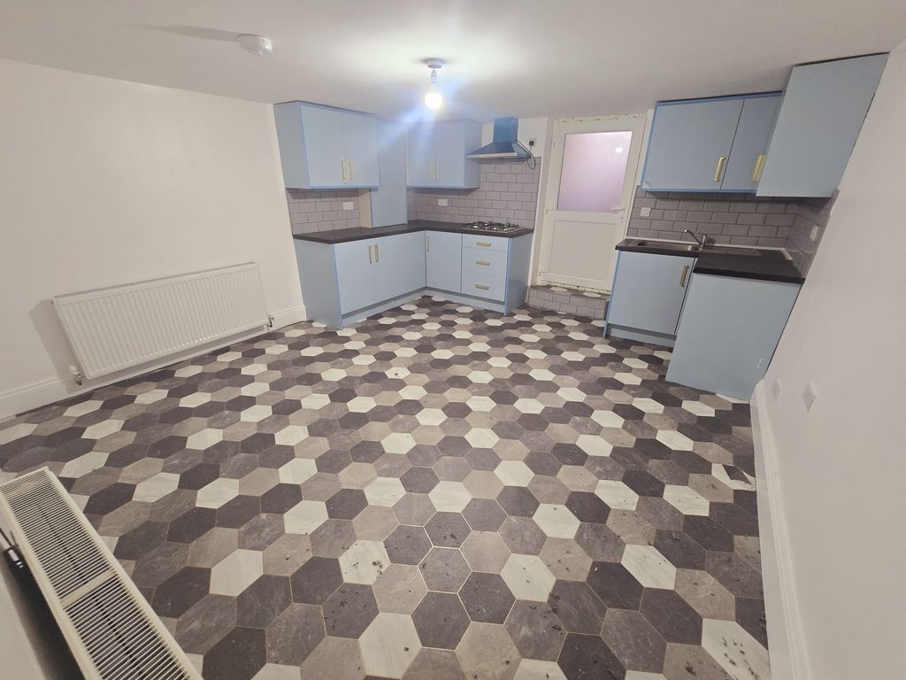 Property photo 3 of 7 Photograph 3