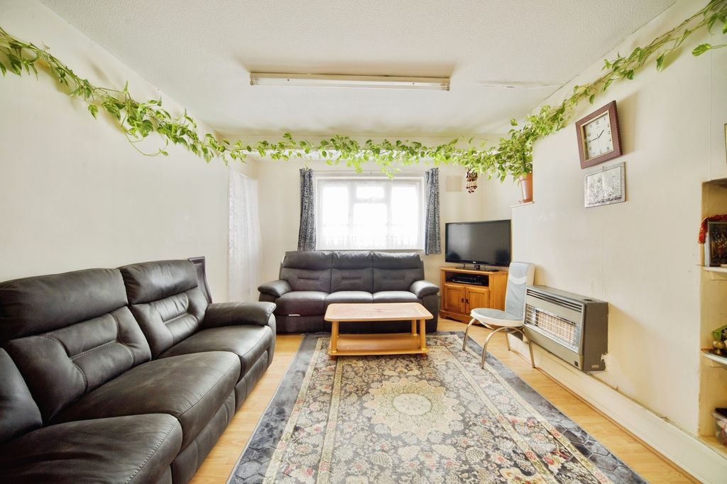 Property photo 2 of 16 Photo