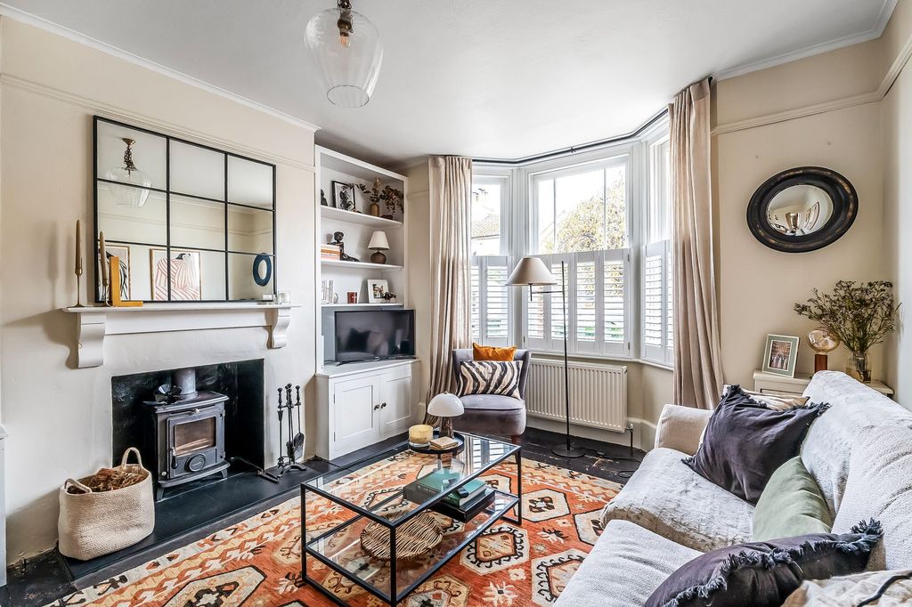 Property photo 2 of 37