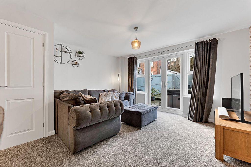 Property photo 3 of 37 P1698535_6_7_8.Jpg