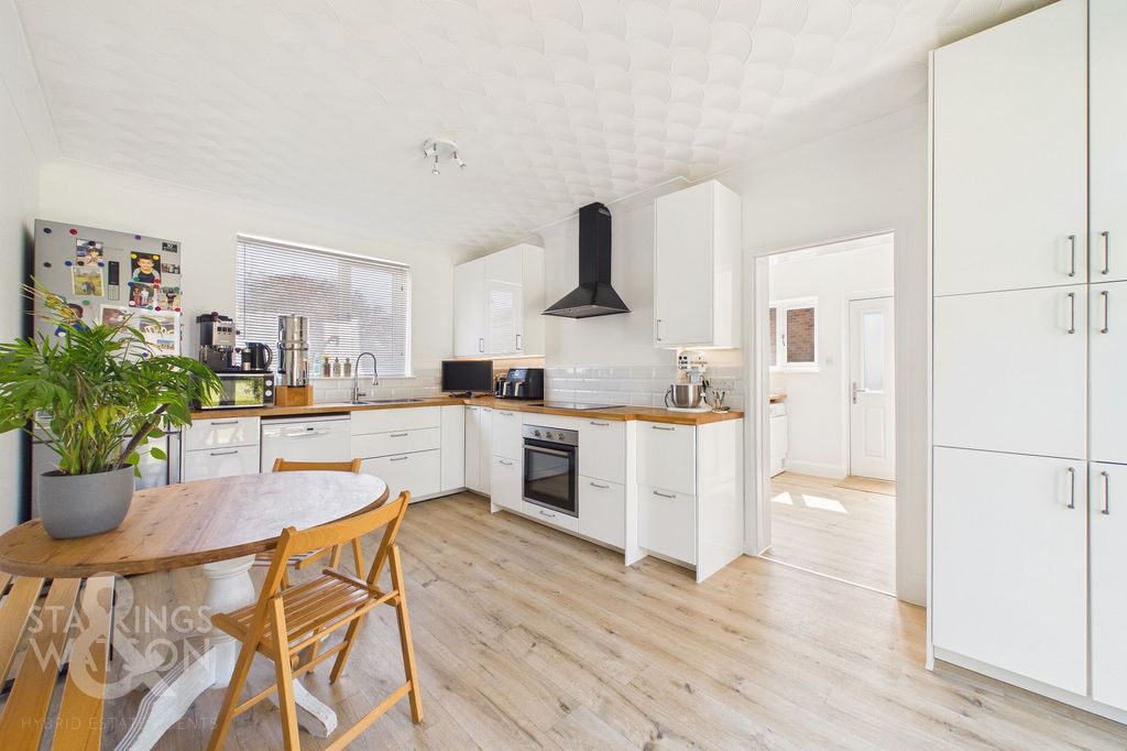 Property photo 3 of 27