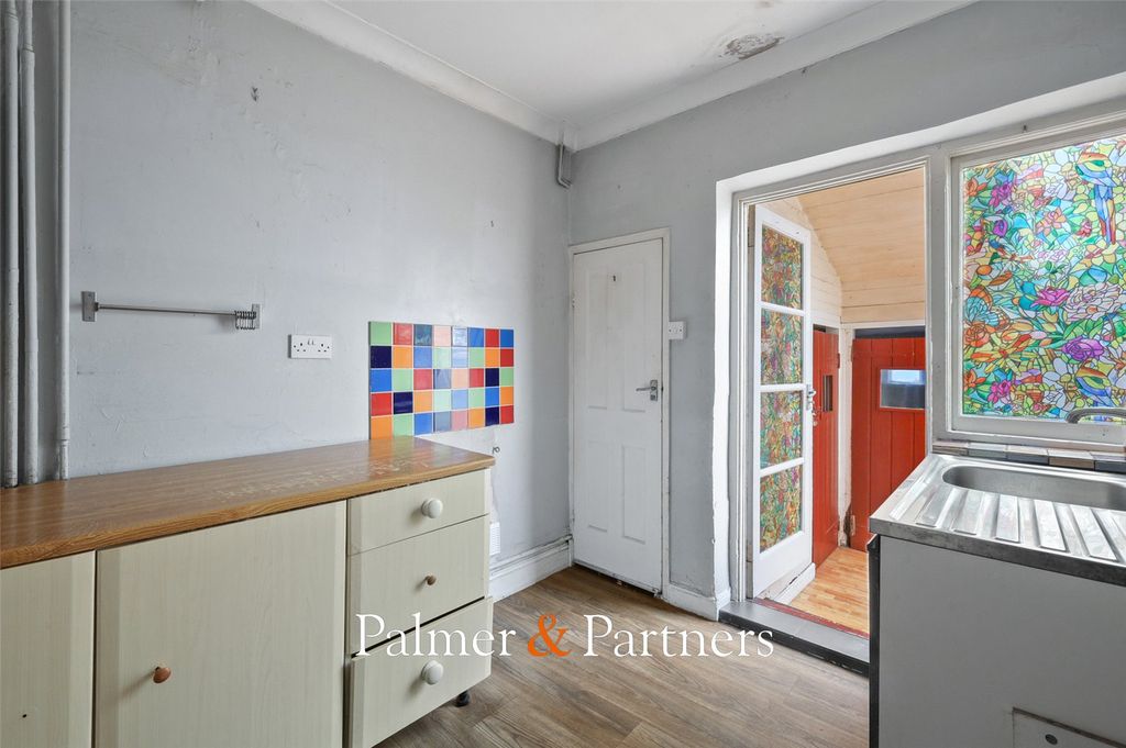 Property photo 2 of 19 Picture No. 08