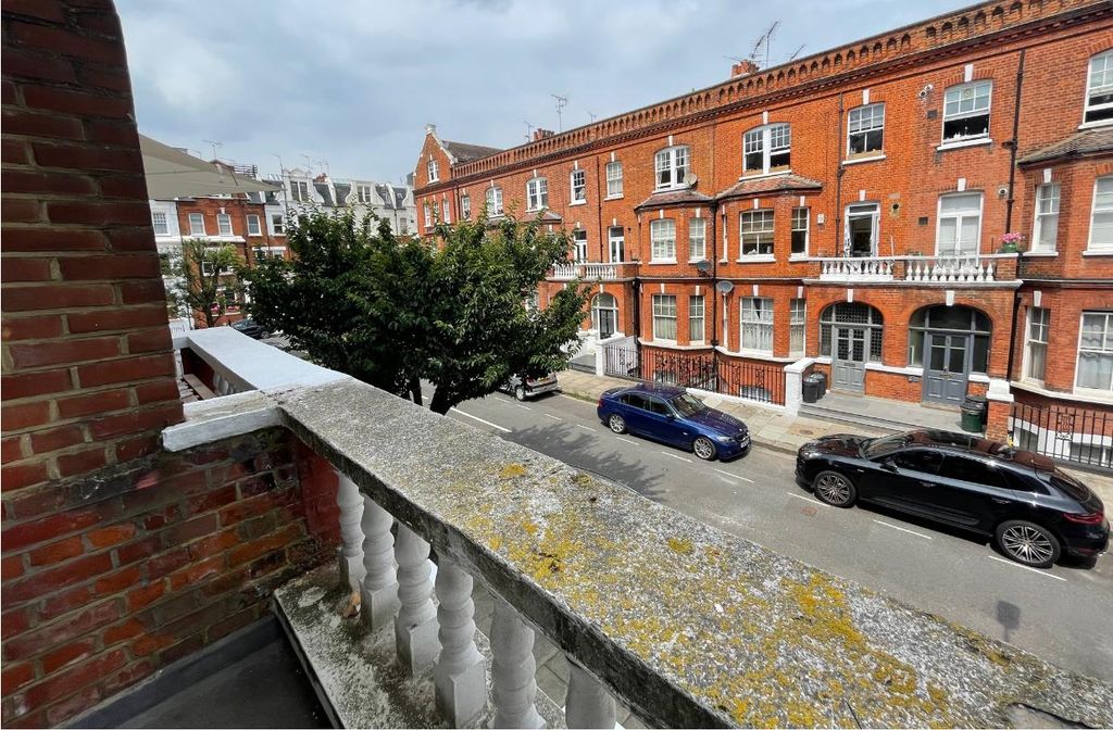 Property photo 2 of 7 Front