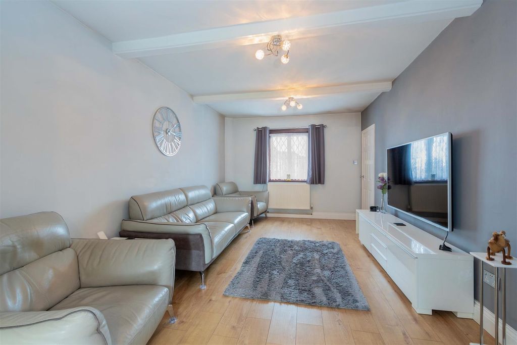 Property photo 3 of 18 14 Elliman Avenue-10.Jpg