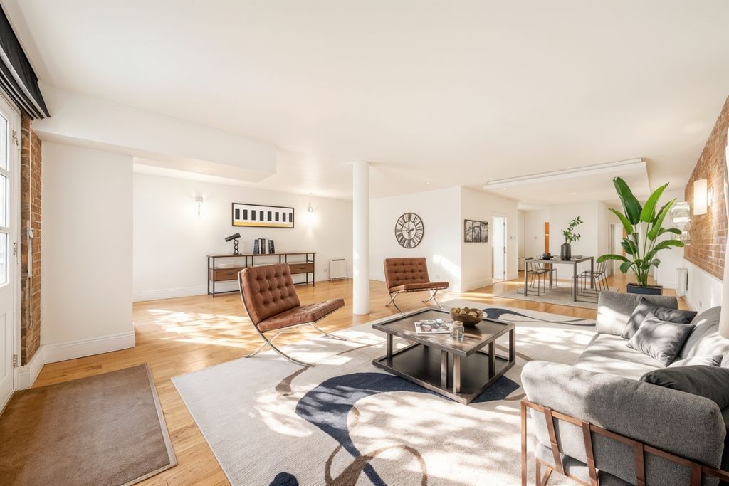 Property photo 2 of 10 Property_Ceea_094...