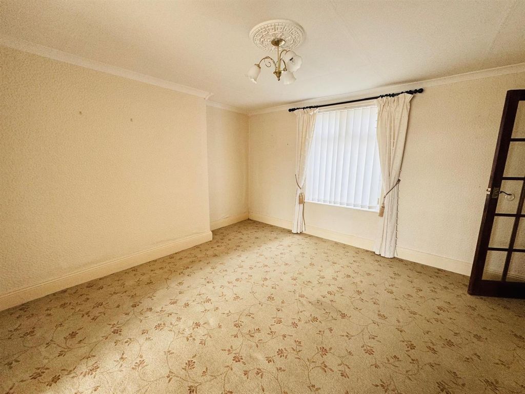 Property photo 3 of 8 Dining Room
