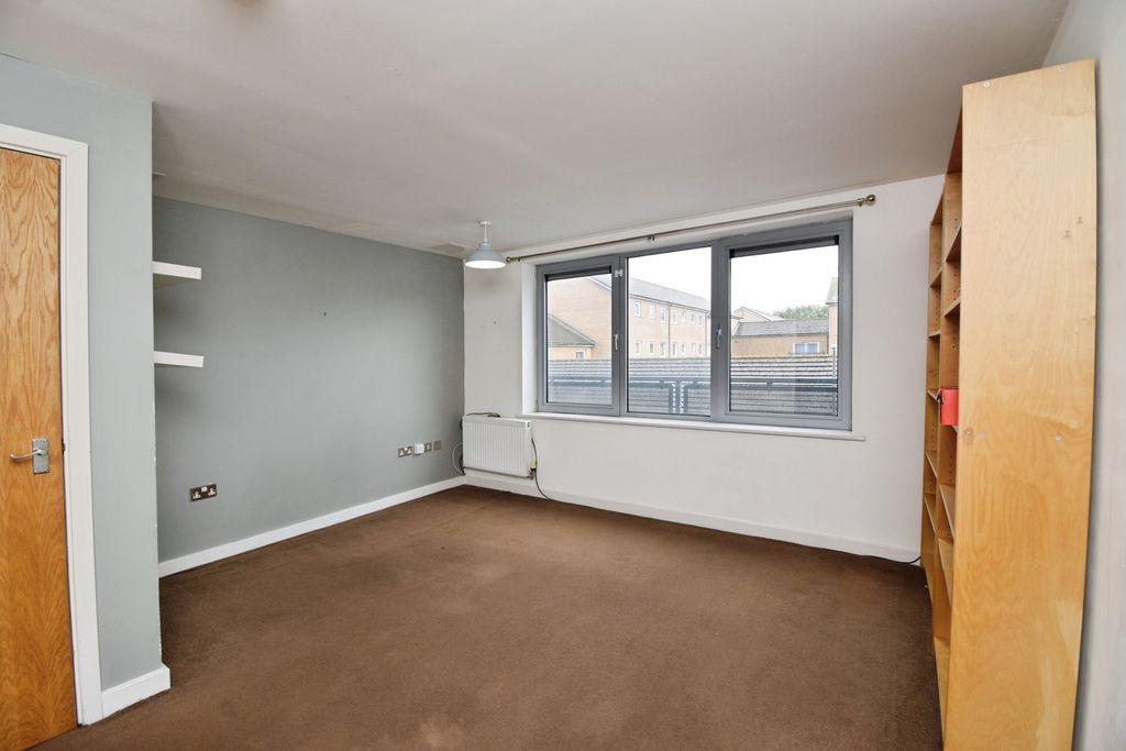 Property photo 2 of 17 Photo