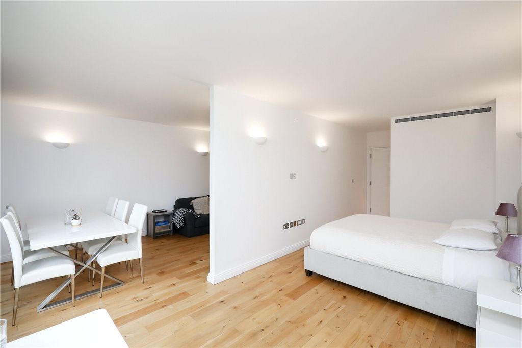 Property photo 3 of 10 Picture No. 05