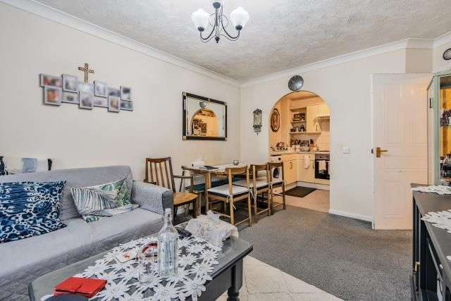 Property photo 3 of 10 Living Room / Dining