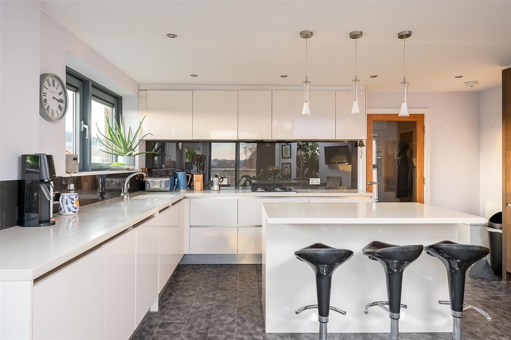 Property photo 2 of 16 Kitchen