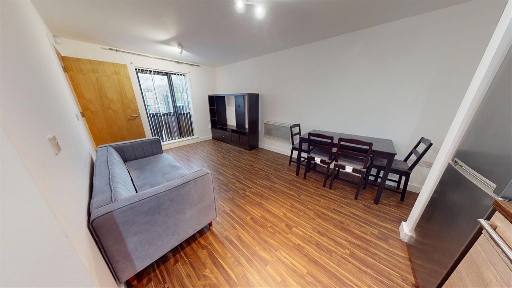 Property photo 2 of 9