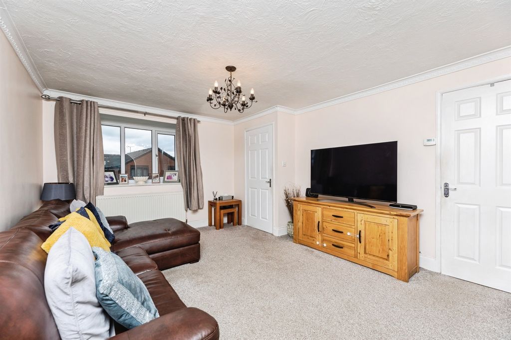 Property photo 3 of 16