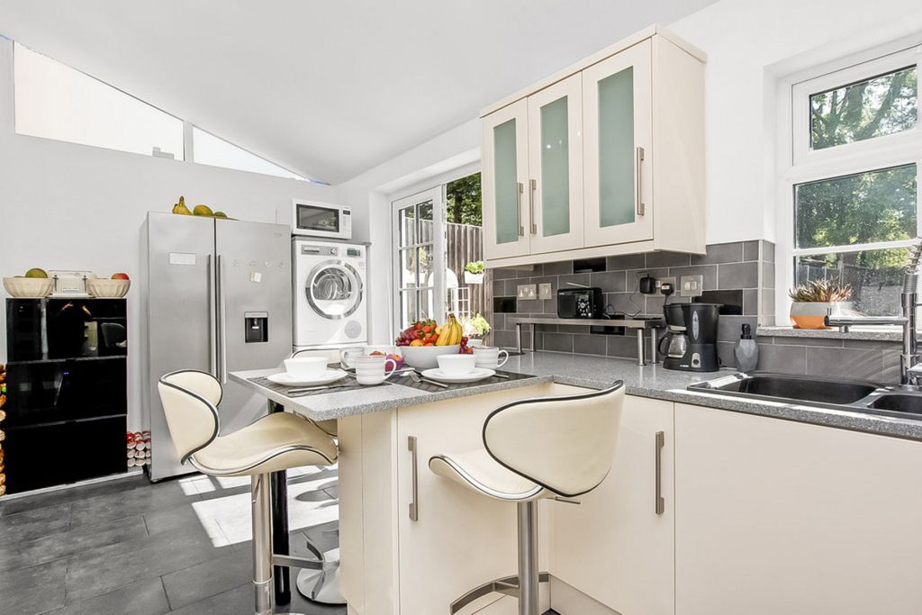 Property photo 3 of 34