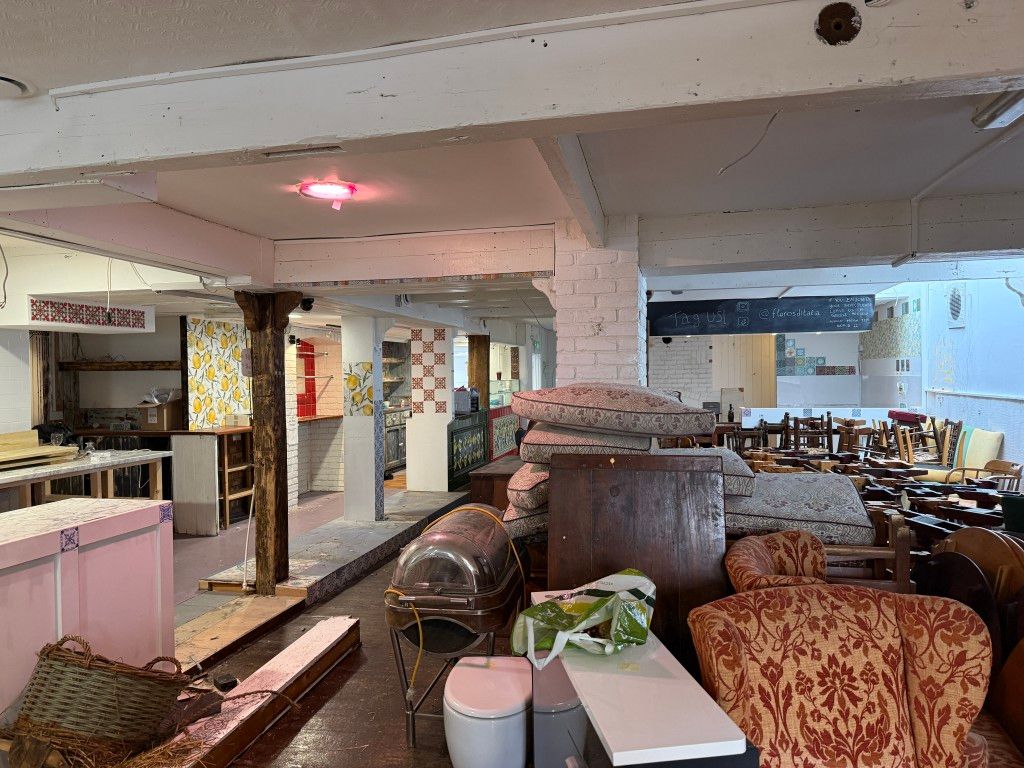 Property photo 3 of 21 Customer Seating Area