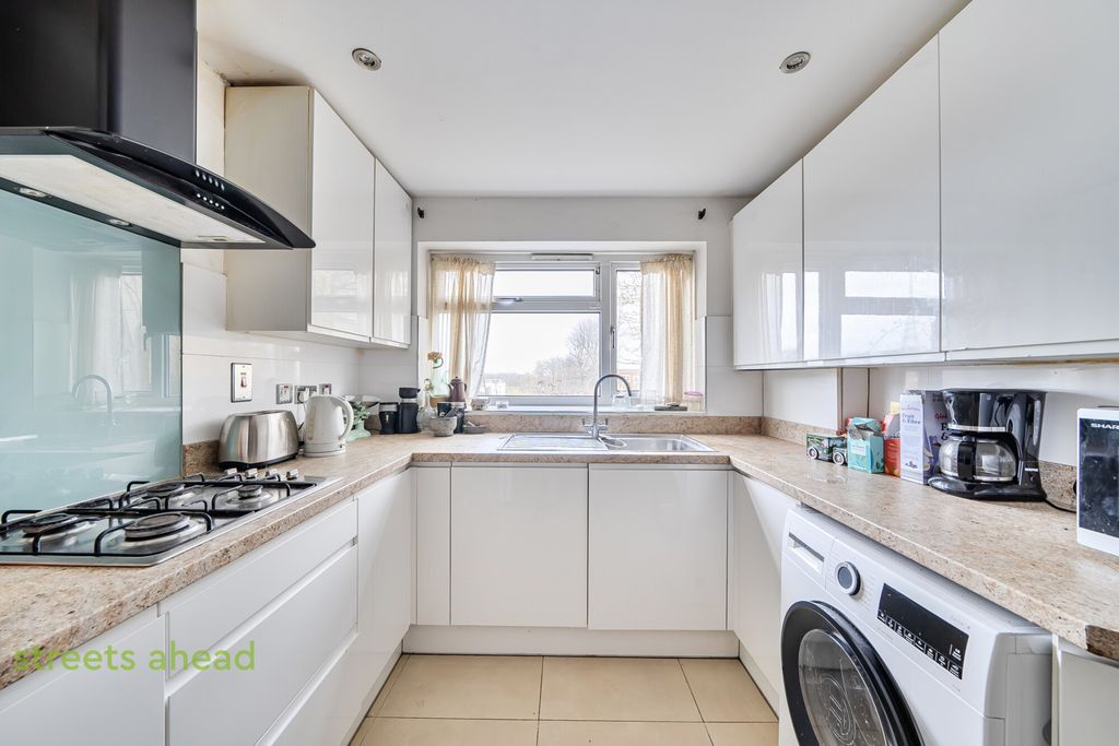 Property photo 3 of 15 2B7Aeef5-c199-414...