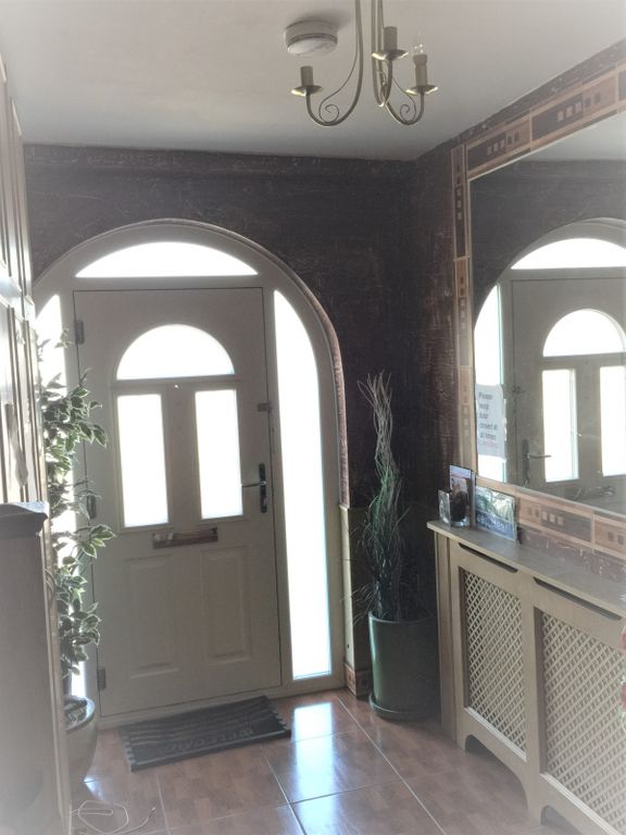 Property photo 3 of 7 Gallery