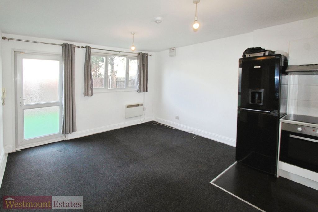 Property photo 3 of 20 Living Room