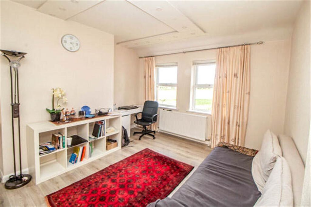 Property photo 2 of 8 Lounge