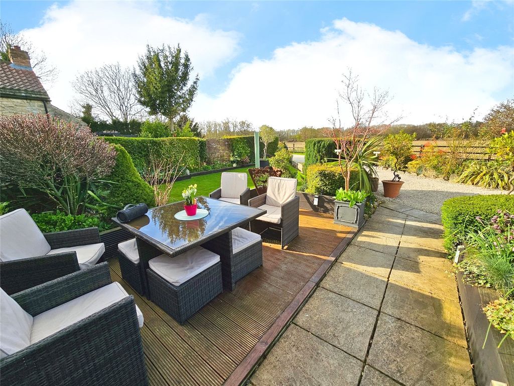 Property photo 2 of 33 Rear Garden