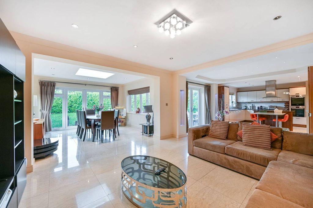 Property photo 3 of 18