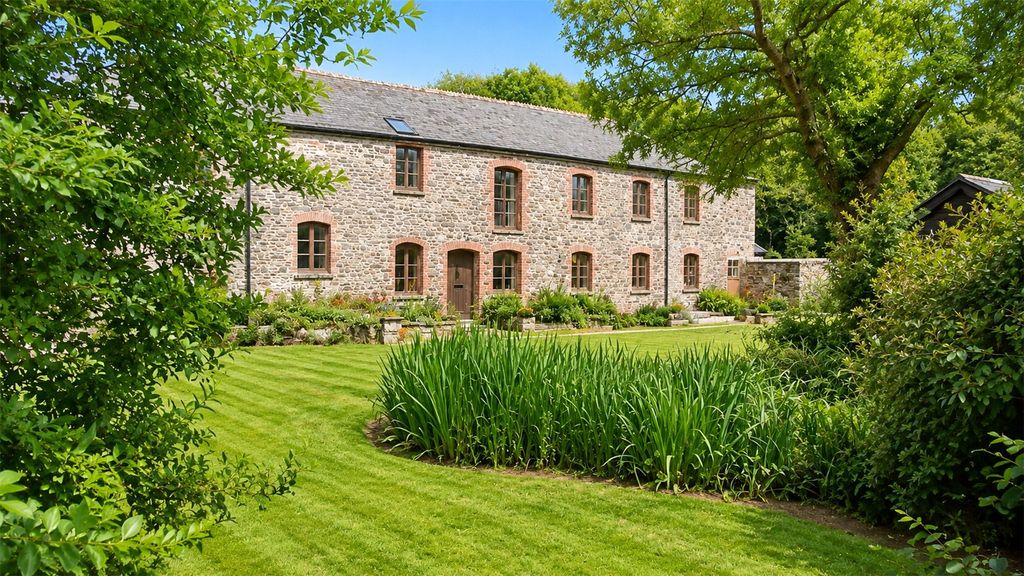 7 bed barn conversion for saleLaunceston, Cornwall PL15 photo 2