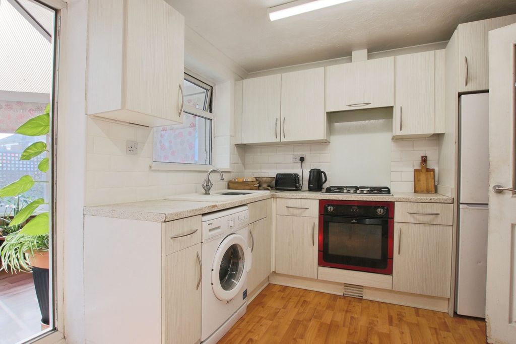 Property photo 3 of 13 4152937