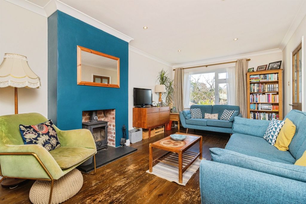 Property photo 2 of 20