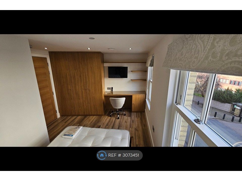 Property photo 1 of 19 Room 2
