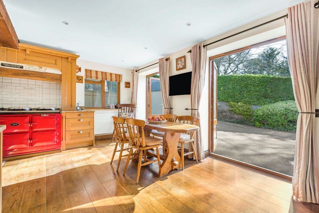 Property photo 2 of 33