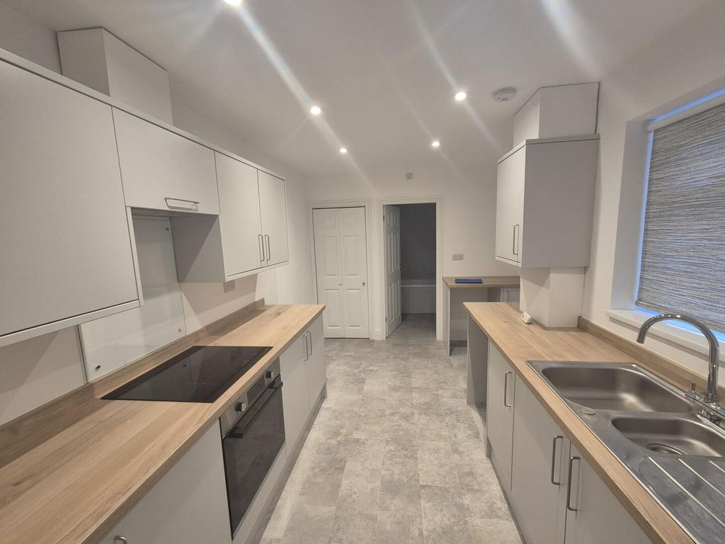 Property photo 3 of 7 Kitchen