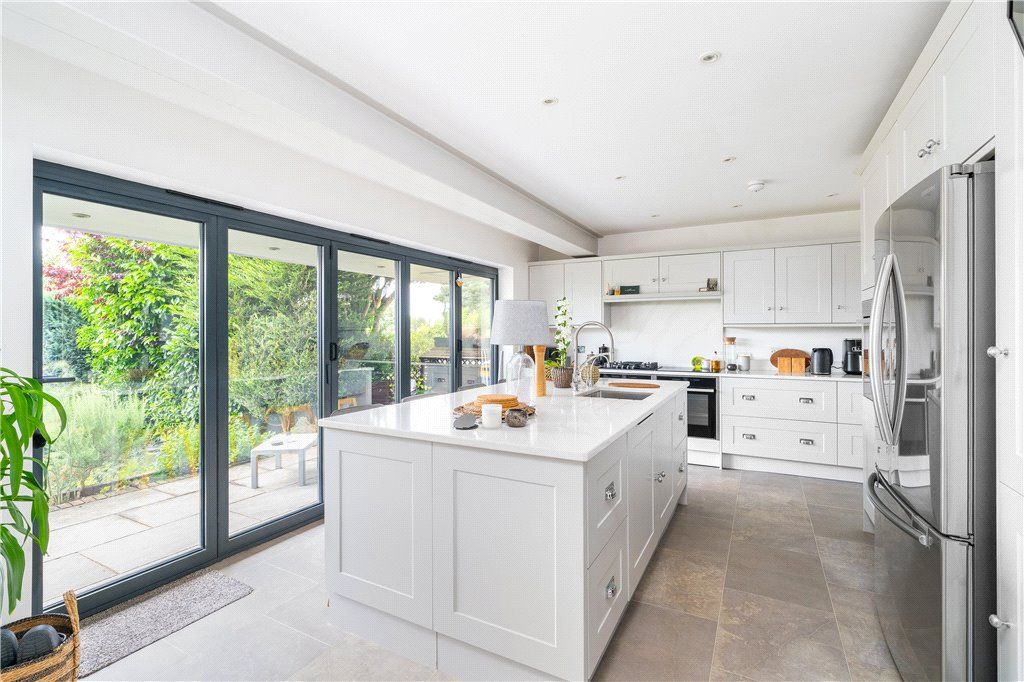 Property photo 3 of 29 Breakfast Kitchen