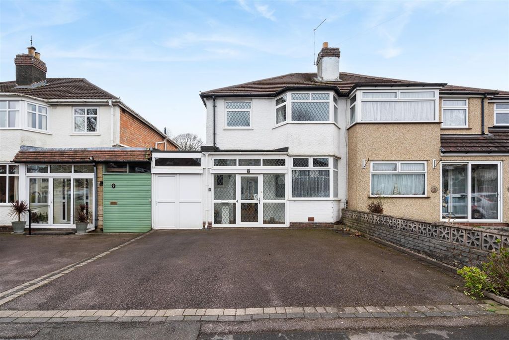 Property photo 1 of 12 4 Barrington Road_19.Jpg