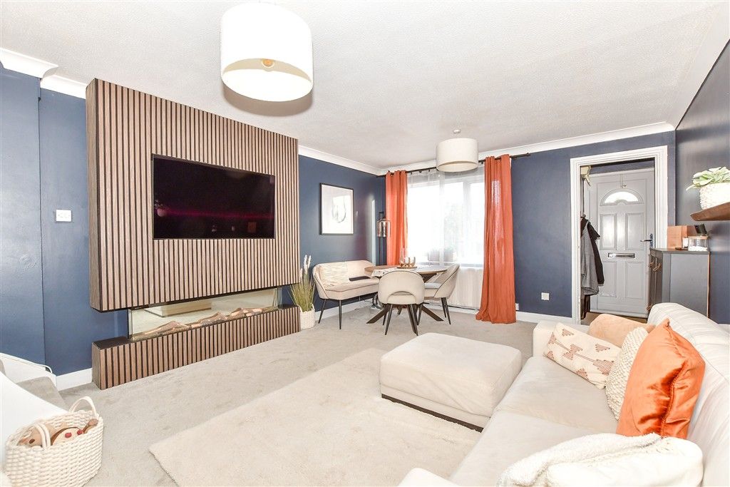 Property photo 3 of 9 Lounge/Diner