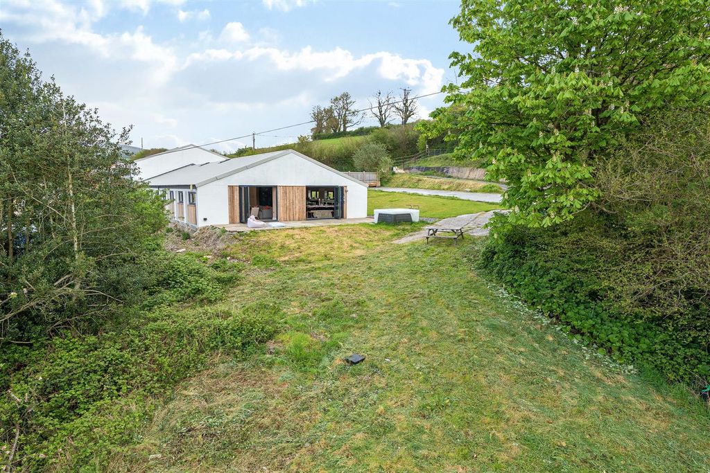 Property photo 1 of 33 Swoop E3 Bl.Jpg