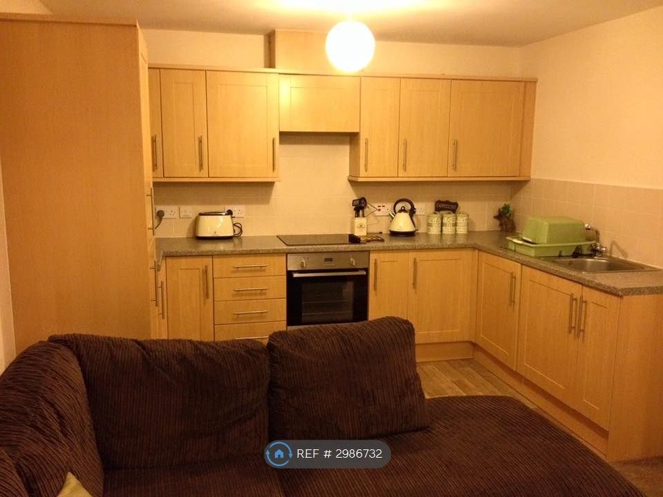 Property photo 3 of 8 Lounge / Kitchen