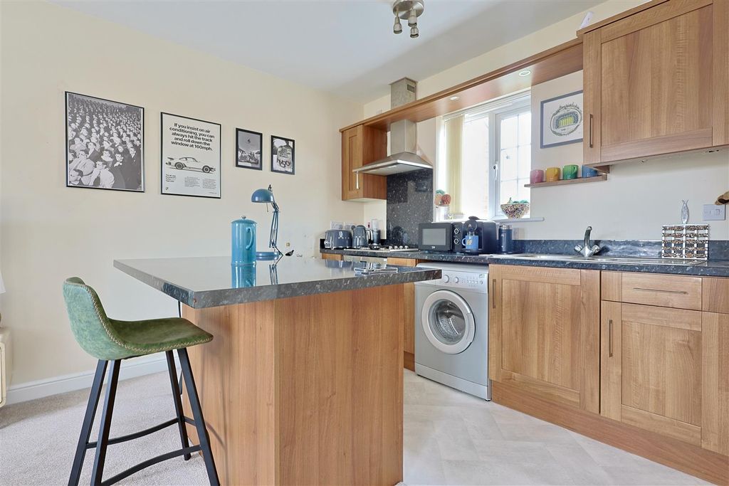 Property photo 2 of 14 0178Cdf0-330C-4659-A1C7-F130Dda08F82_1_201_A.Jpeg