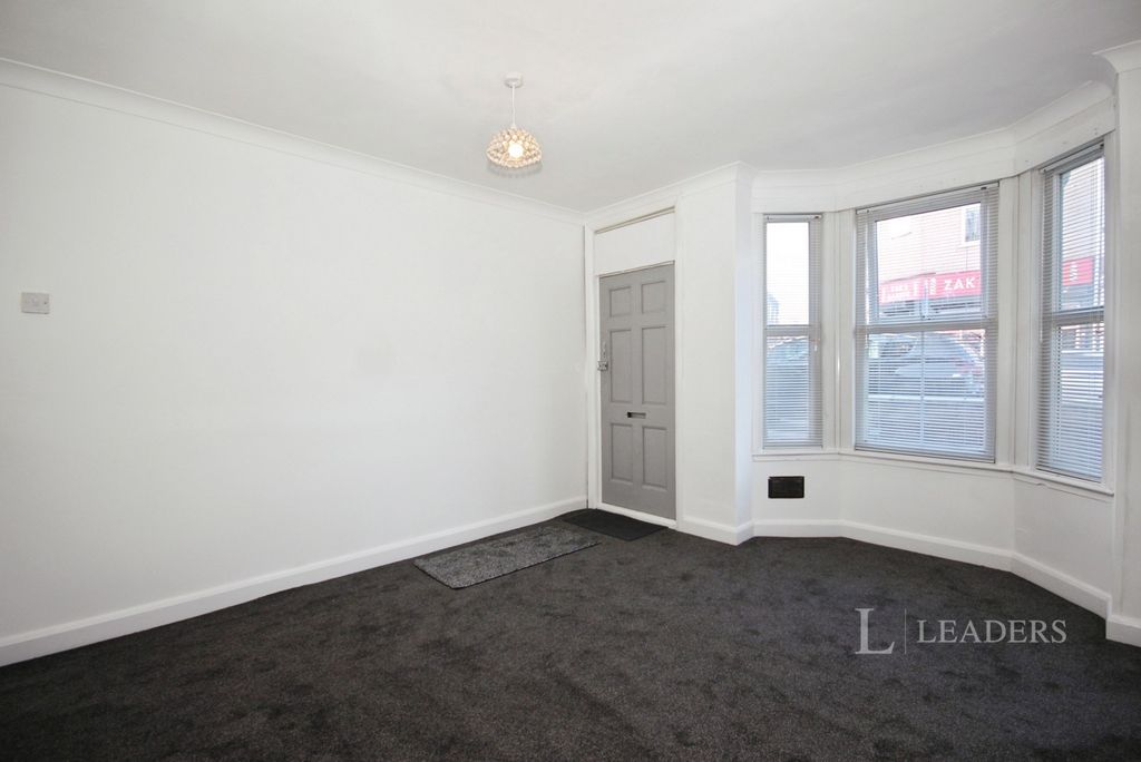 Property photo 2 of 10 Lounge