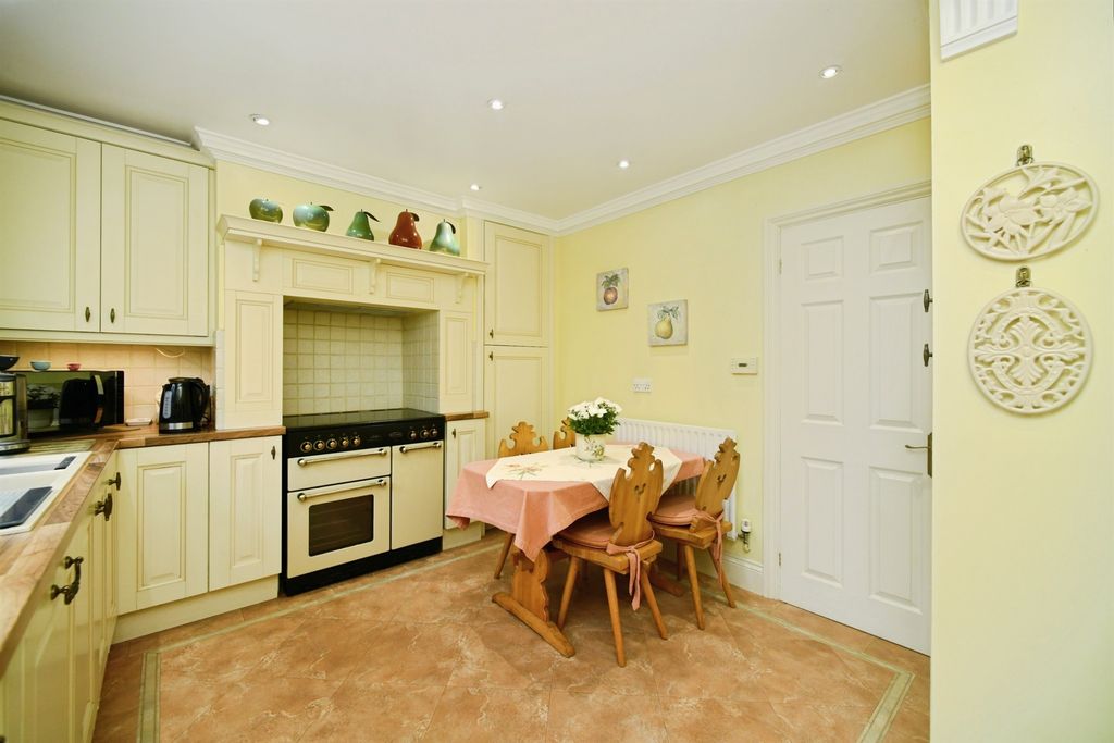 Property photo 1 of 34