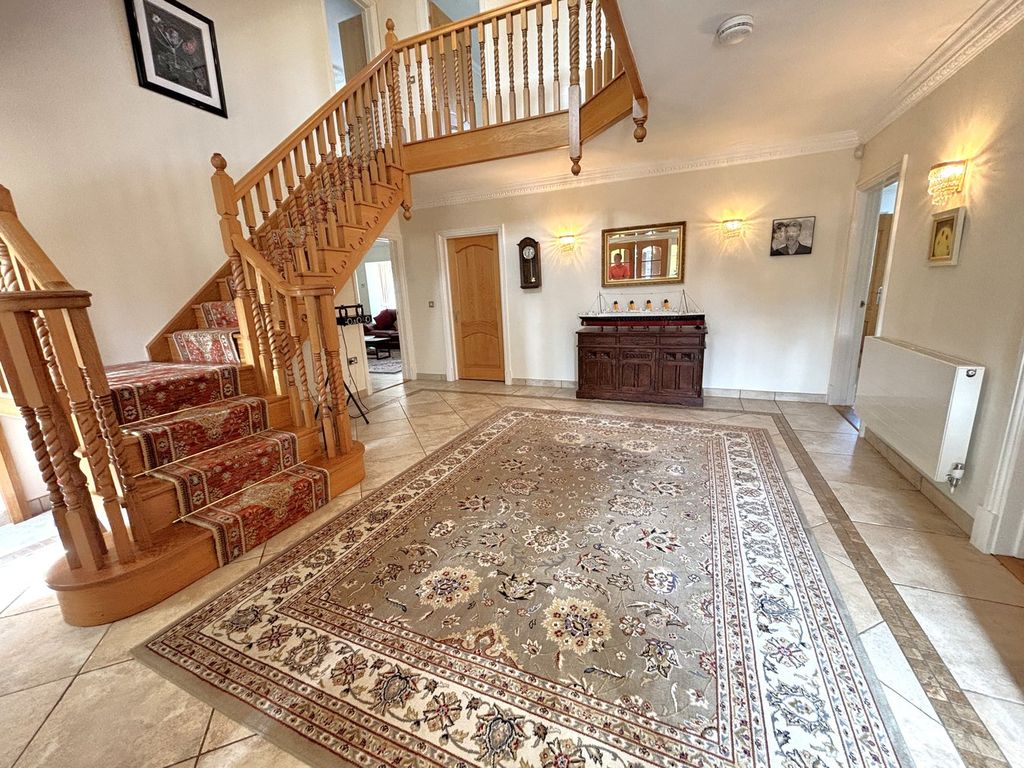 Property photo 2 of 31