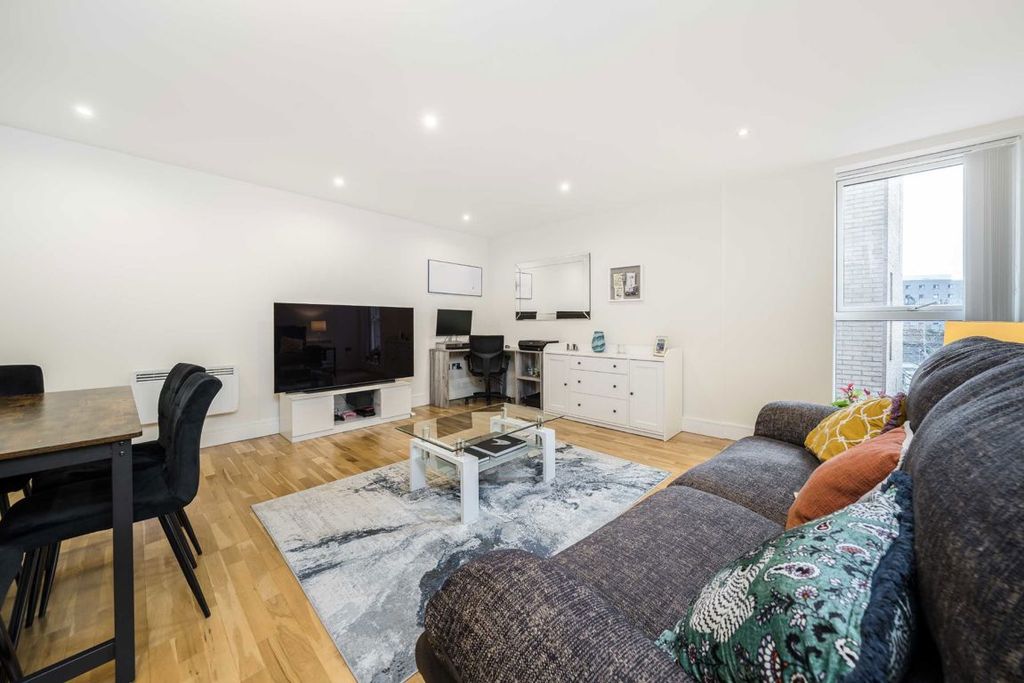 Property photo 2 of 6