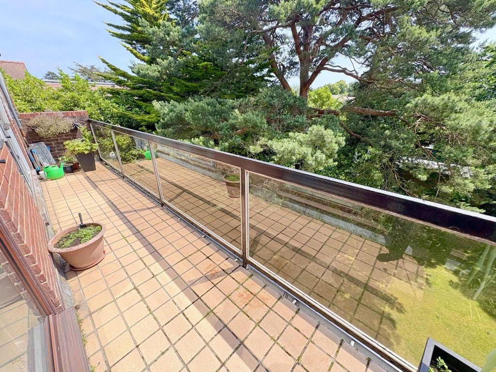 Property photo 3 of 32