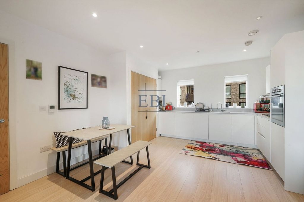 Property photo 3 of 16 Picture No. 13