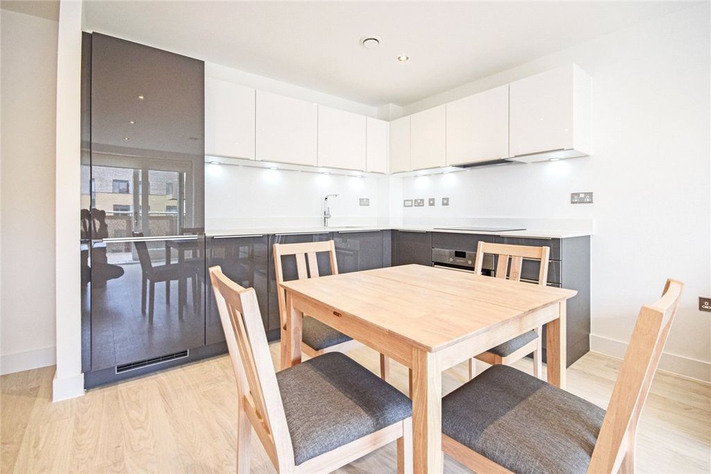 Property photo 2 of 8 Picture No. 14