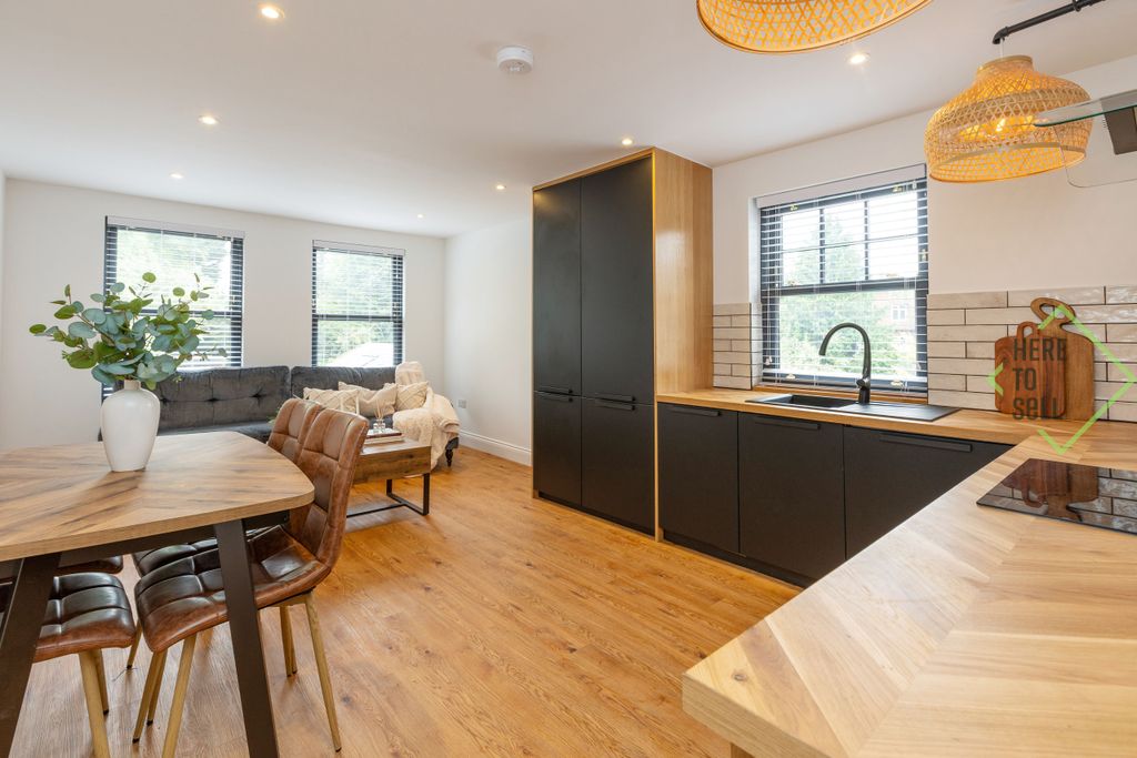 Property photo 1 of 15 121 Friern Park, London, N12 9Lh-28