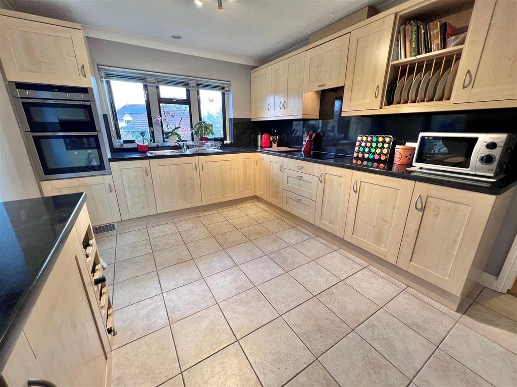 Property photo 3 of 15 Kitchen 2.Jpg