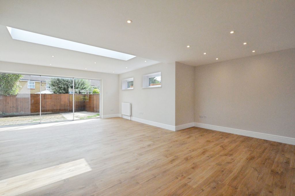 Property photo 2 of 27