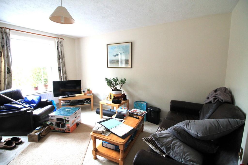 Property photo 2 of 6 Living.Jpg