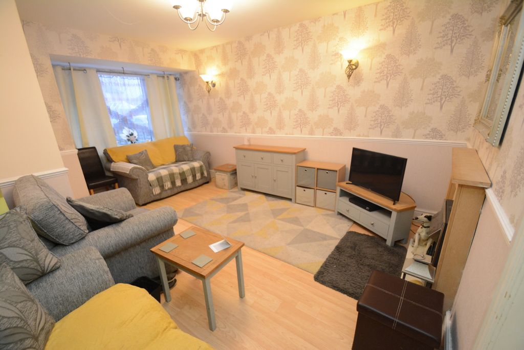 Property photo 2 of 12 Lounge